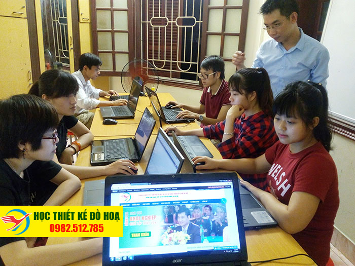 Một buổi học thiết kế đồ họa tại P.8, Phú Nhuận, Tp.HCM